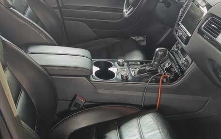 Volkswagen Touareg III, 2011 год, 2 100 000 рублей, 2 фотография