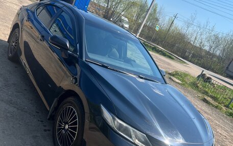 Toyota Camry, 2021 год, 2 100 000 рублей, 2 фотография