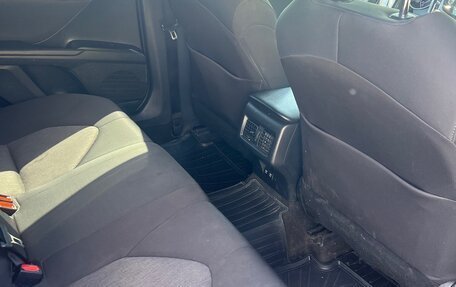 Toyota Camry, 2021 год, 2 100 000 рублей, 13 фотография