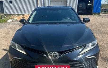Toyota Camry, 2021 год, 2 100 000 рублей, 10 фотография