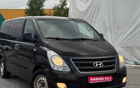 Hyundai H-1 II рестайлинг, 2016 год, 900 000 рублей, 1 фотография