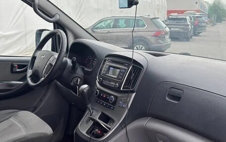 Hyundai H-1 II рестайлинг, 2016 год, 900 000 рублей, 6 фотография
