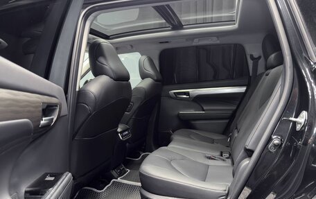 Toyota Highlander, 2025 год, 4 750 000 рублей, 32 фотография
