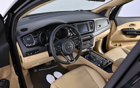 KIA Carnival III, 2018 год, 2 499 000 рублей, 6 фотография