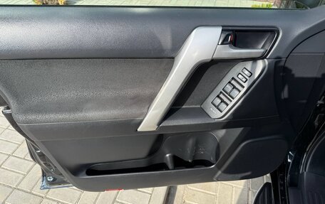 Toyota Land Cruiser Prado 150 рестайлинг 2, 2020 год, 4 300 000 рублей, 6 фотография