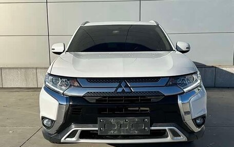 Mitsubishi Outlander III рестайлинг 3, 2022 год, 2 050 000 рублей, 5 фотография