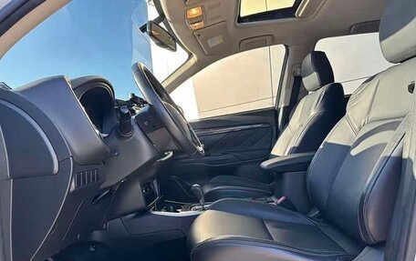 Mitsubishi Outlander III рестайлинг 3, 2022 год, 2 050 000 рублей, 11 фотография
