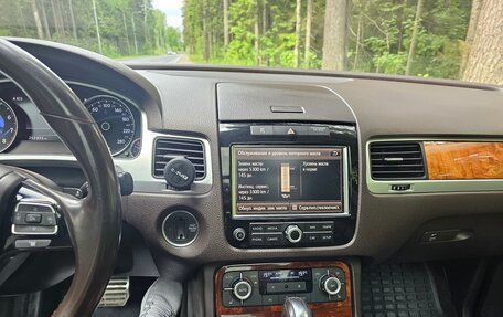 Volkswagen Touareg III, 2011 год, 1 900 000 рублей, 8 фотография