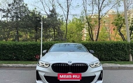 BMW 1 серия, 2023 год, 2 100 000 рублей, 2 фотография