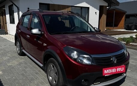 Renault Sandero I, 2013 год, 900 000 рублей, 2 фотография