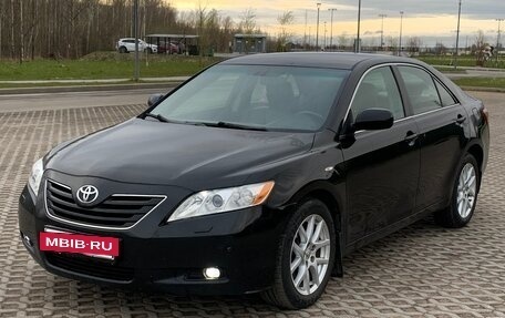 Toyota Camry, 2008 год, 870 000 рублей, 2 фотография