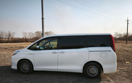 Toyota Esquire I, 2015 год, 1 900 000 рублей, 28 фотография