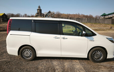Toyota Esquire I, 2015 год, 1 900 000 рублей, 32 фотография