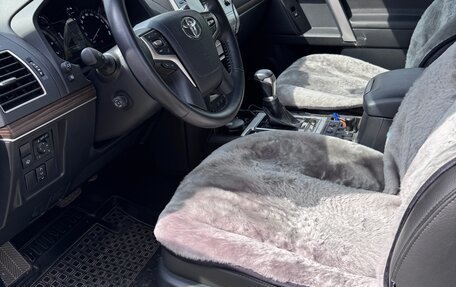 Toyota Land Cruiser Prado 150 рестайлинг 2, 2020 год, 7 500 000 рублей, 10 фотография
