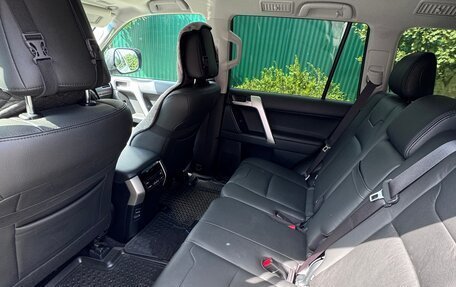 Toyota Land Cruiser Prado 150 рестайлинг 2, 2020 год, 7 500 000 рублей, 11 фотография