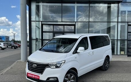 Hyundai Grand Starex Grand Starex I рестайлинг 2, 2019 год, 3 750 000 рублей, 1 фотография