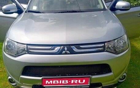 Mitsubishi Outlander III рестайлинг 3, 2014 год, 1 850 000 рублей, 1 фотография