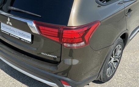 Mitsubishi Outlander III рестайлинг 3, 2017 год, 2 000 000 рублей, 14 фотография