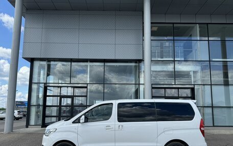 Hyundai Grand Starex Grand Starex I рестайлинг 2, 2019 год, 3 750 000 рублей, 3 фотография