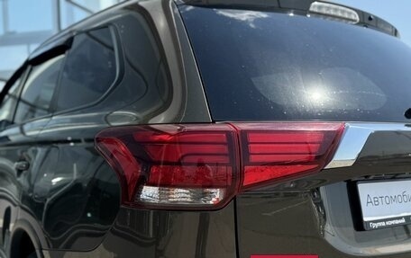 Mitsubishi Outlander III рестайлинг 3, 2017 год, 2 000 000 рублей, 15 фотография