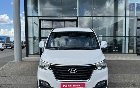 Hyundai Grand Starex Grand Starex I рестайлинг 2, 2019 год, 3 750 000 рублей, 2 фотография