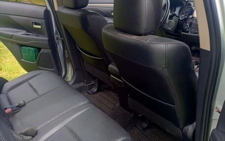 Mitsubishi Outlander III рестайлинг 3, 2014 год, 1 850 000 рублей, 4 фотография