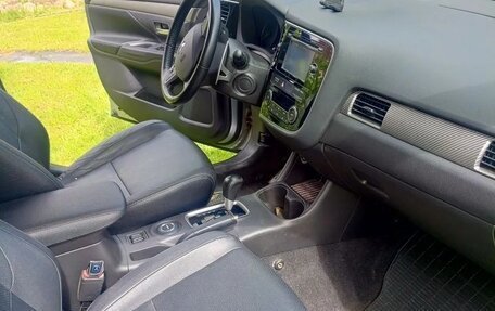 Mitsubishi Outlander III рестайлинг 3, 2014 год, 1 850 000 рублей, 8 фотография