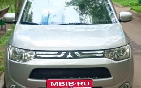 Mitsubishi Outlander III рестайлинг 3, 2014 год, 1 850 000 рублей, 7 фотография
