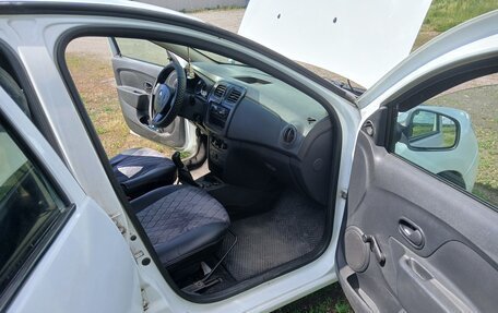 Renault Logan II, 2017 год, 320 000 рублей, 4 фотография