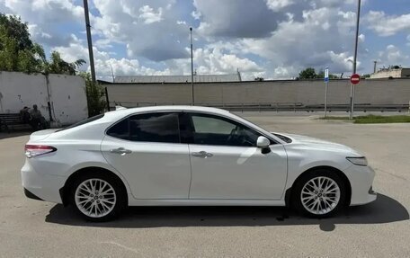 Toyota Camry, 2019 год, 3 150 000 рублей, 5 фотография