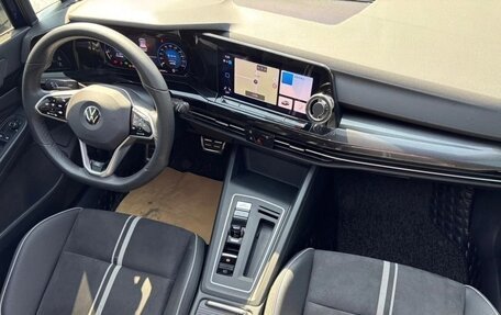 Volkswagen Golf VIII, 2022 год, 2 130 000 рублей, 13 фотография