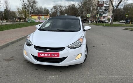 Hyundai Avante, 2013 год, 900 000 рублей, 2 фотография