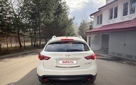 Infiniti QX70, 2015 год, 2 990 000 рублей, 14 фотография