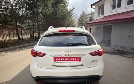 Infiniti QX70, 2015 год, 2 990 000 рублей, 13 фотография