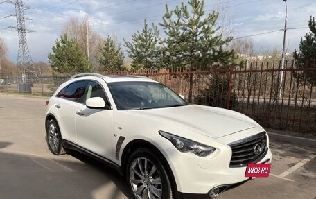 Infiniti QX70, 2015 год, 2 990 000 рублей, 8 фотография
