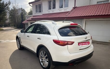 Infiniti QX70, 2015 год, 2 990 000 рублей, 11 фотография