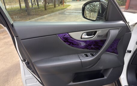 Infiniti QX70, 2015 год, 2 990 000 рублей, 19 фотография