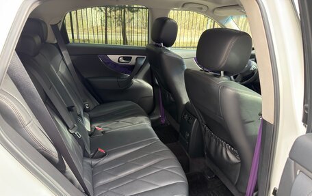 Infiniti QX70, 2015 год, 2 990 000 рублей, 22 фотография