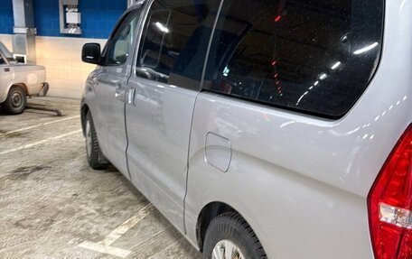 Hyundai H-1 II рестайлинг, 2016 год, 2 490 000 рублей, 5 фотография