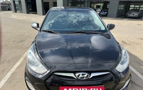 Hyundai Solaris II рестайлинг, 2012 год, 650 000 рублей, 3 фотография