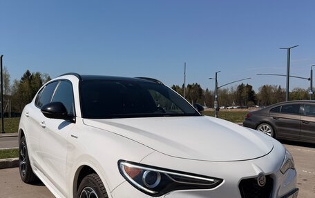 Alfa Romeo Stelvio, 2022 год, 4 450 000 рублей, 4 фотография