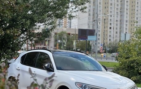 Alfa Romeo Stelvio, 2022 год, 4 450 000 рублей, 2 фотография