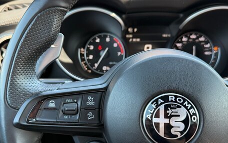 Alfa Romeo Stelvio, 2022 год, 4 450 000 рублей, 10 фотография