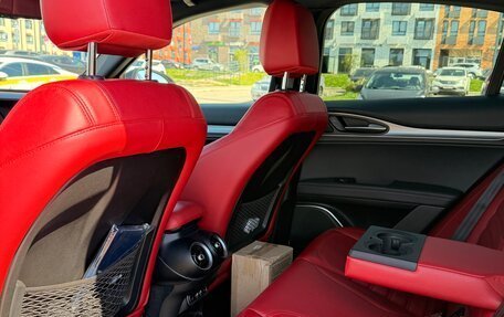 Alfa Romeo Stelvio, 2022 год, 4 450 000 рублей, 9 фотография