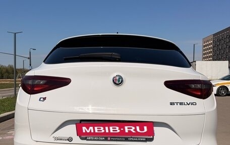 Alfa Romeo Stelvio, 2022 год, 4 450 000 рублей, 6 фотография