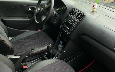 Volkswagen Polo VI (EU Market), 2011 год, 800 000 рублей, 4 фотография