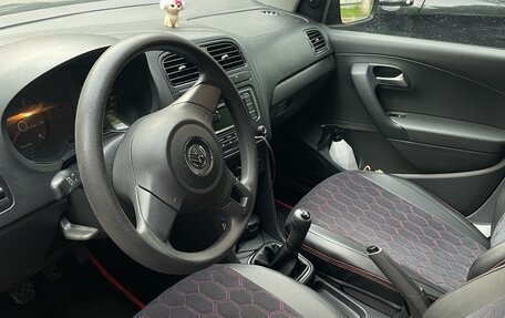 Volkswagen Polo VI (EU Market), 2011 год, 800 000 рублей, 5 фотография