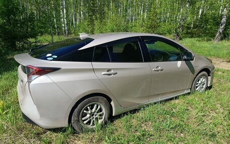 Toyota Prius IV XW50, 2016 год, 1 450 000 рублей, 4 фотография