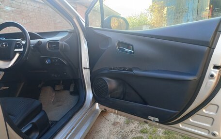 Toyota Prius IV XW50, 2016 год, 1 450 000 рублей, 6 фотография