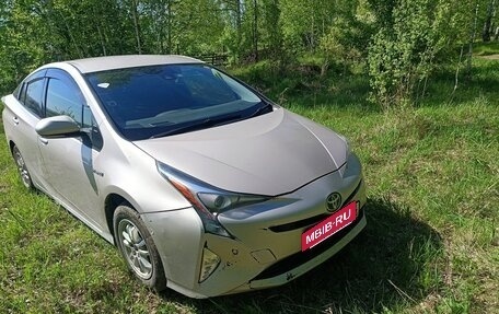 Toyota Prius IV XW50, 2016 год, 1 450 000 рублей, 2 фотография